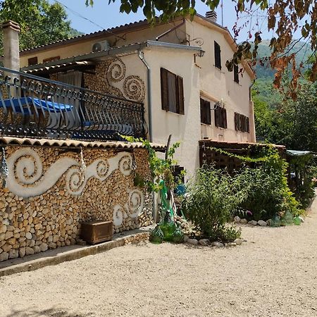 B&B Le Grette Gioia Dei Marsi Exterior foto